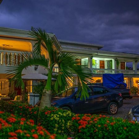 Hotel Andrea Neily 外观 照片