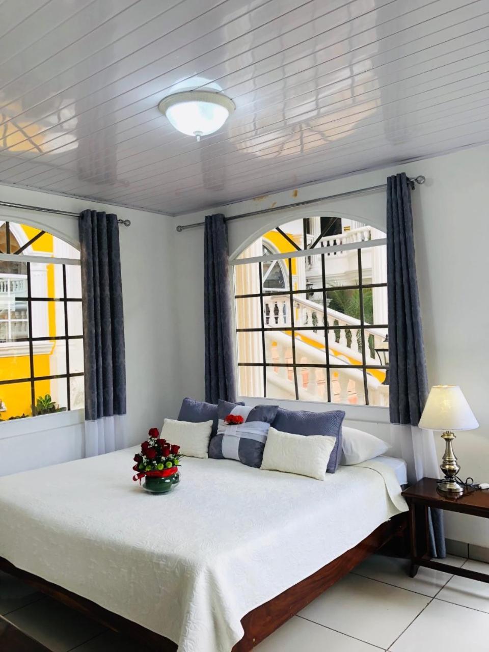 Hotel Andrea Neily 外观 照片